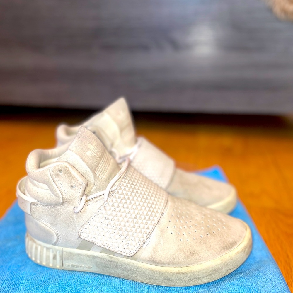 Adidas Hightop fashion sneakers for men